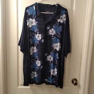 A Hawaiian button down short sleeve shirt